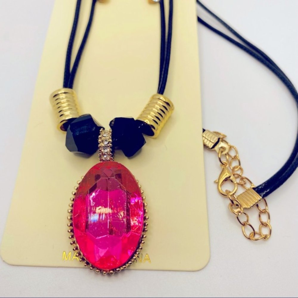 Chocker pink with Crystals and Crystal Earrings!